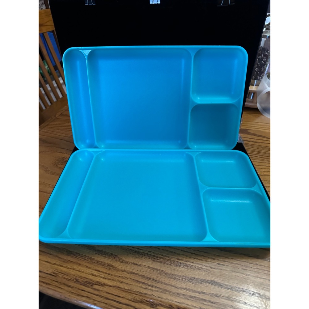 Tupperware Divided Lunch Trays Set of 2 Turquoise Blue 4 Compartment Cafeteria